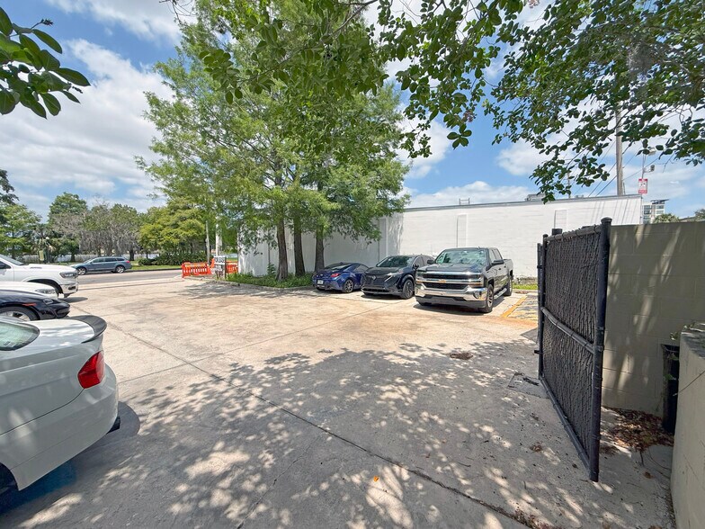 More Photos Of 1235 N Orange Ave, Orlando General Retail For Sale