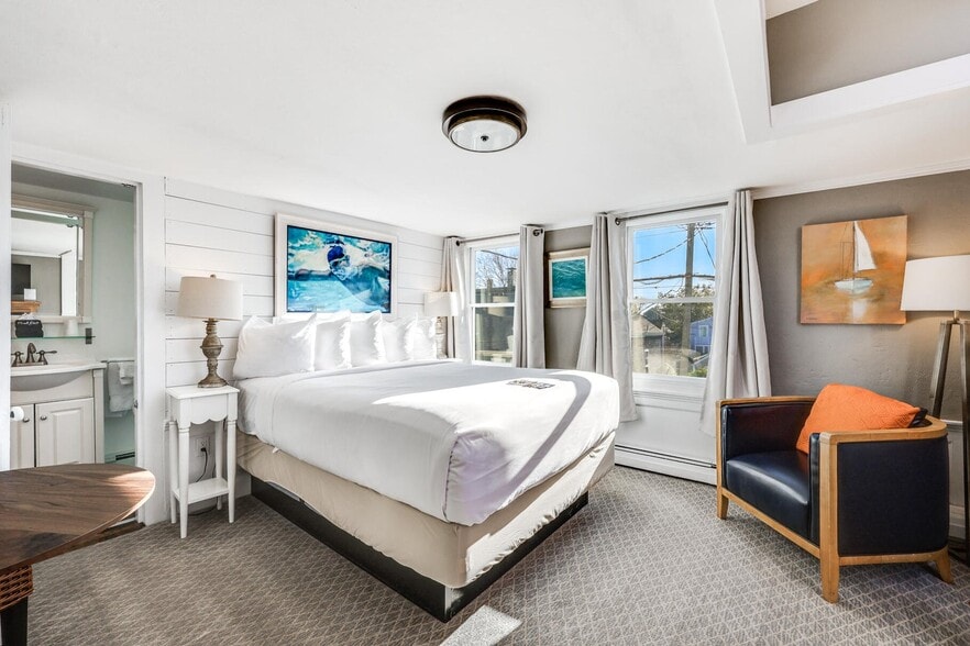 More Photos Of 7 Central St, Provincetown Hotel For Sale