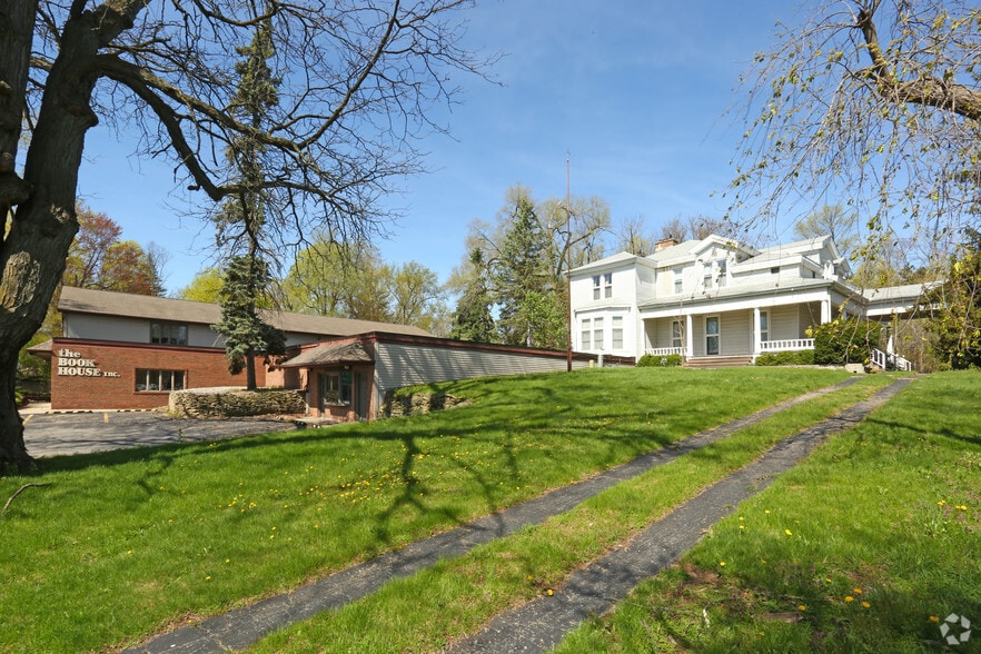 More Photos Of 216 W Chicago St, Jonesville Office For Sale