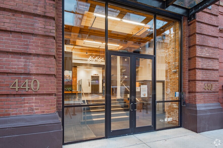 More Photos Of 440 N Wells St, Chicago Loft Creative Space For Lease