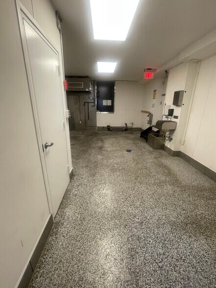 More Photos Of 2813 Ditmars Blvd, Astoria Storefront Retail Residential For Lease