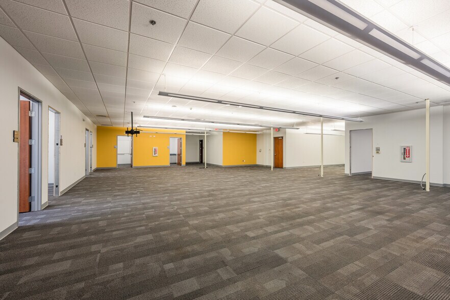 More Photos Of 5555 Northwest Pky, San Antonio Office For Lease