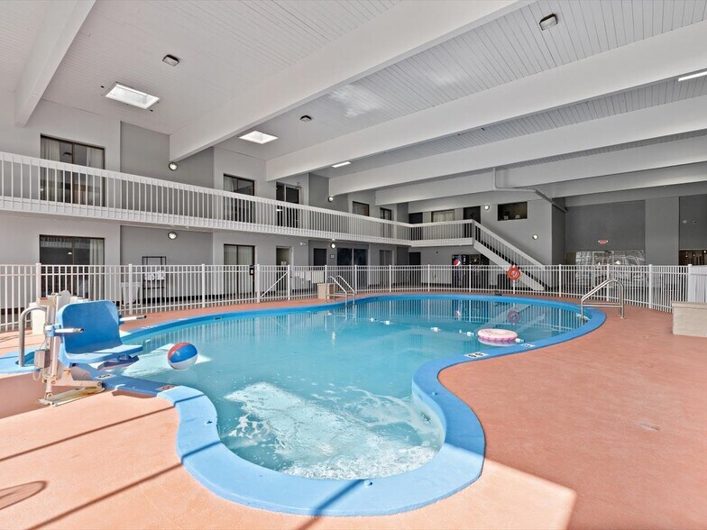 More Photos Of 2105 1st Ave, Rock Falls Hotel For Sale