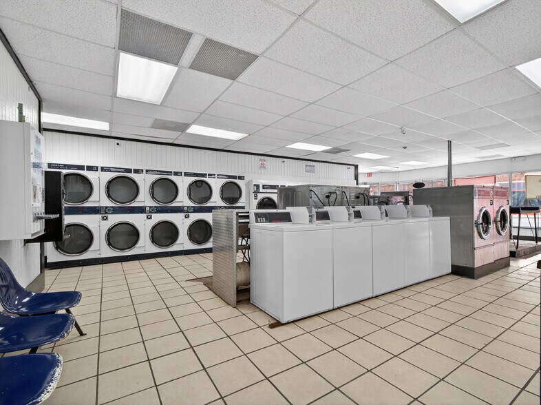 More Photos Of 217 State St, Ashley General Retail For Sale