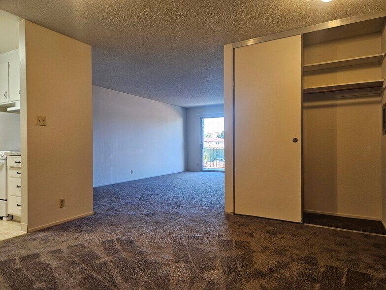 More Photos Of 1049 Armstrong St, Hayward Apartments For Sale