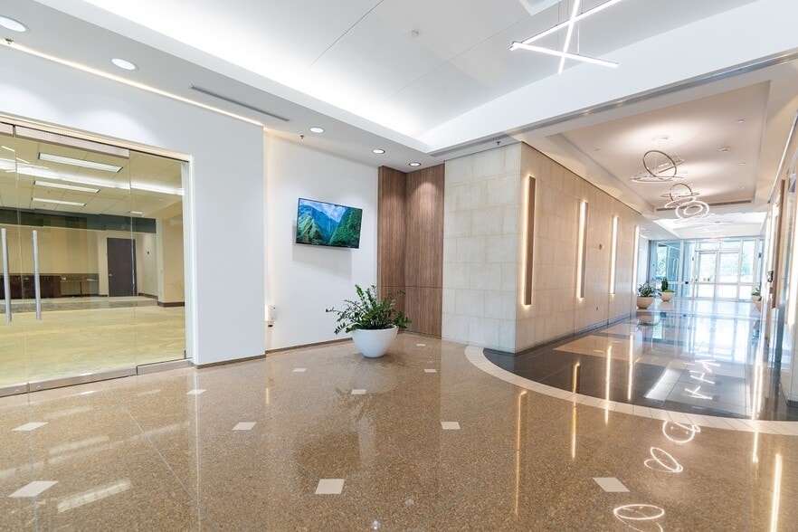 More Photos Of 17177 Preston Rd, Dallas Office For Lease