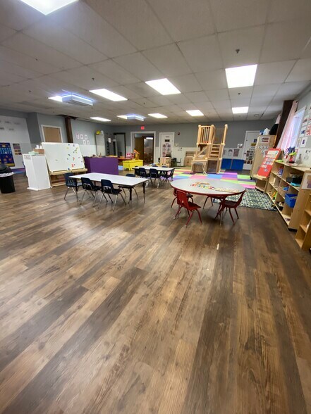 More Photos Of 40 Mammoth Rd, Londonderry Daycare Center For Sale