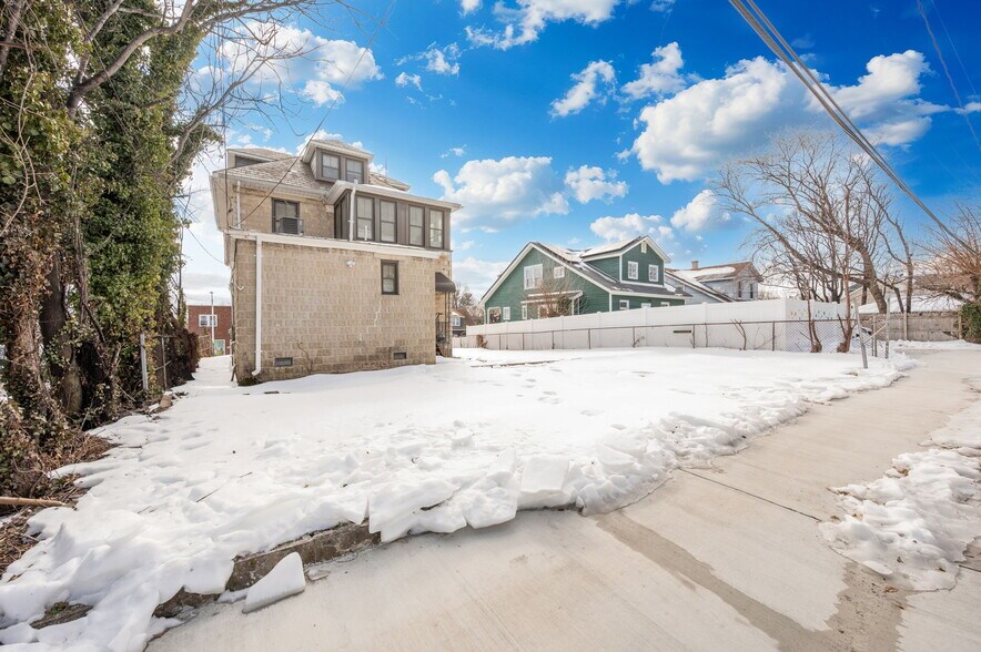 More Photos Of 4920 Belair Rd, Baltimore Office For Sale