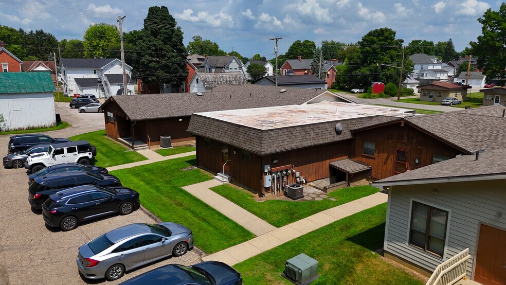 More Photos Of 131 Lewis Ave, Circleville Office For Sale