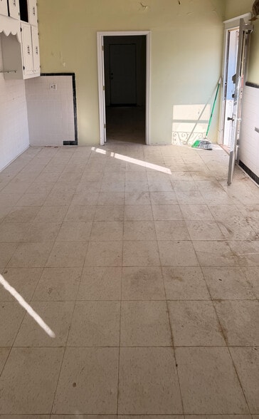 More Photos Of 7853 Olive Blvd, University City Office Residential For Sale