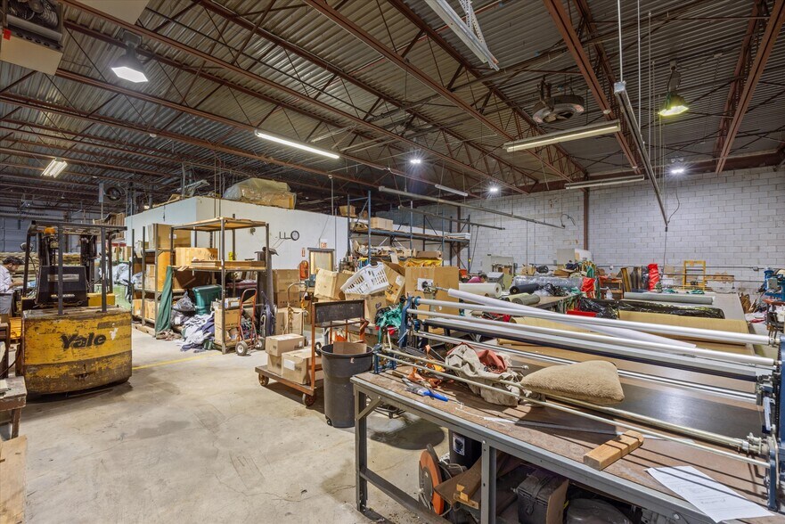 More Photos Of 4205-4215 Lawndale Ave, Lyons Manufacturing For Sale