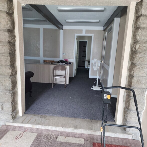 More Photos Of 401 N Spring St, Independence Apartments For Sale