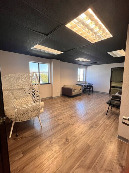 More Photos Of 8140 E Butherus Dr, Scottsdale Auto Dealership For Lease