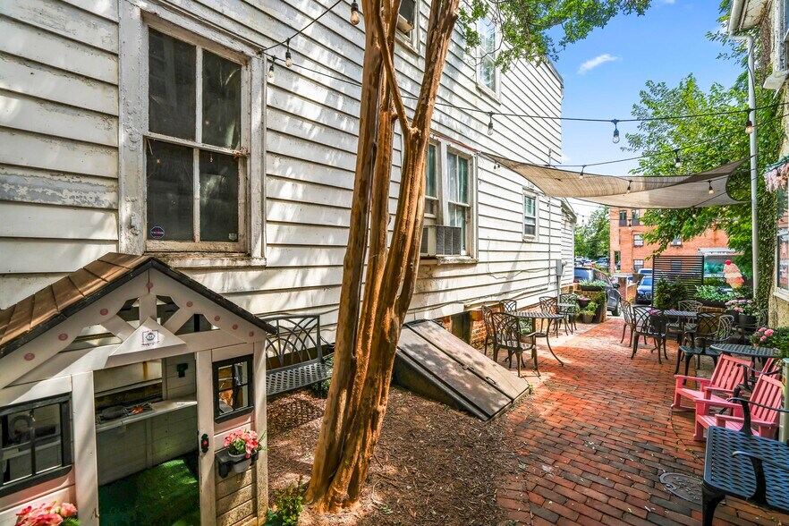 More Photos Of 3 E Market St, Leesburg Office For Sale