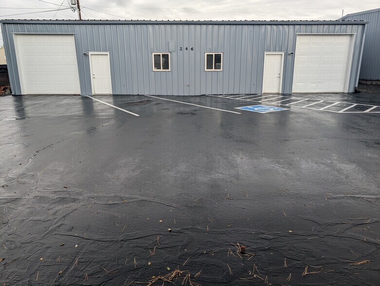 More Photos Of 246 SE Franklin, Redmond Warehouse For Lease