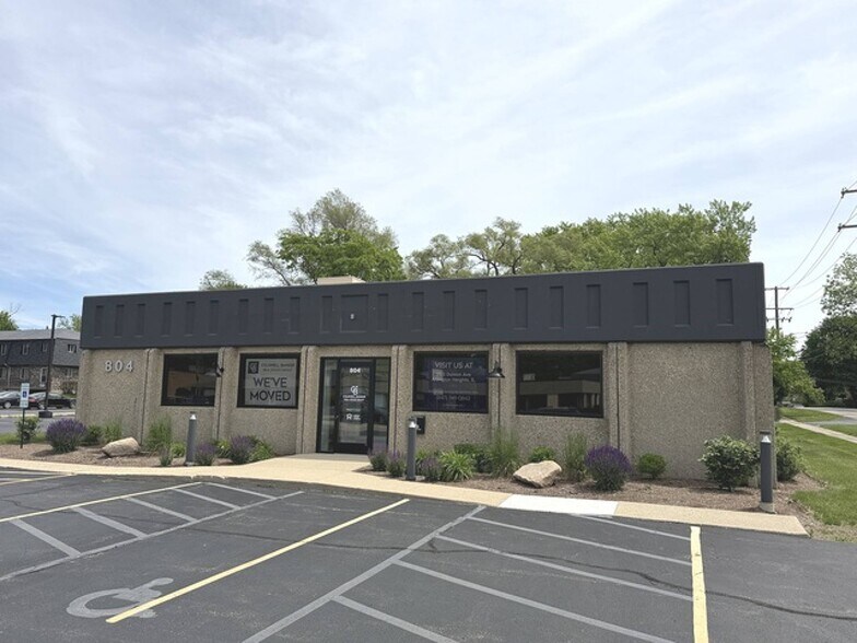 More Photos Of 804 N Front St, McHenry Office For Lease