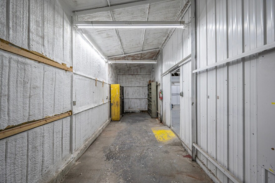 More Photos Of 11206 N Broadway Ave, Ada Warehouse For Sale