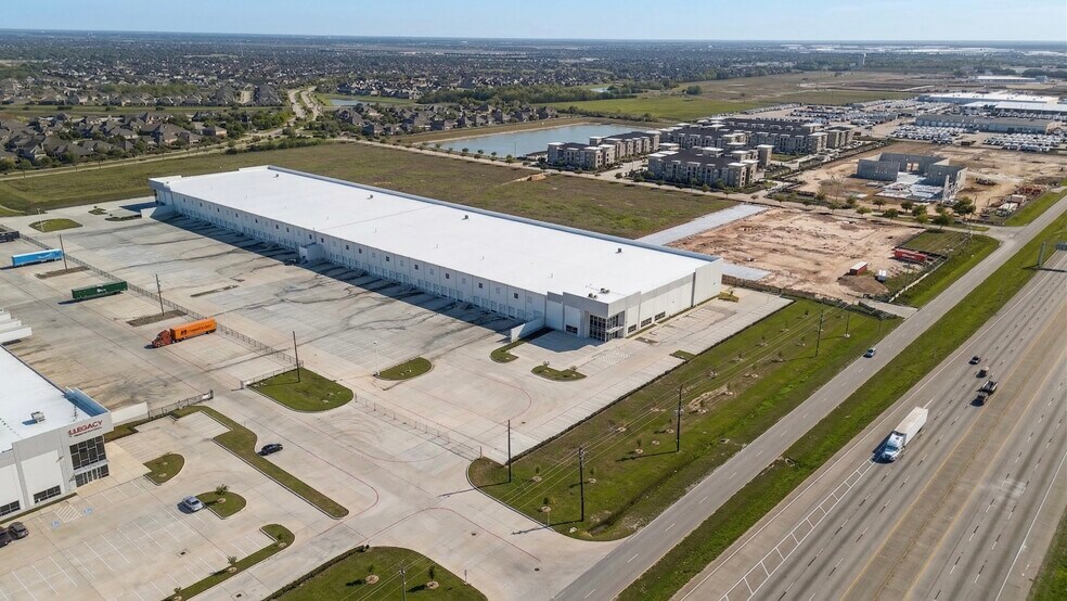 More Photos Of Anserra Trl, Katy Distribution For Lease