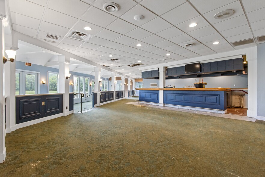 More Photos Of 1335 US ROUTE 1, Yarmouth Restaurant For Sale