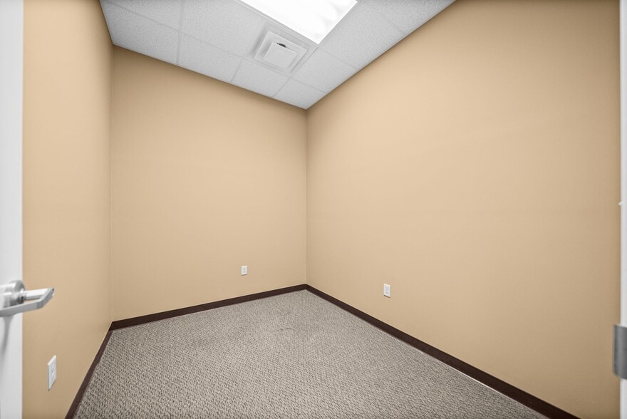 More Photos Of 2231 Stokes Rd, Clarksville Storefront Retail Office For Lease