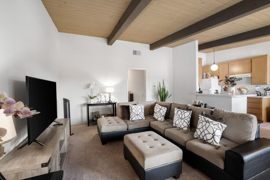 More Photos Of 5934 Buffalo Ave, Van Nuys Apartments For Sale