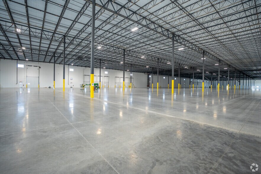 More Photos Of 20220 Fenside Crossing, Westfield Distribution For Lease