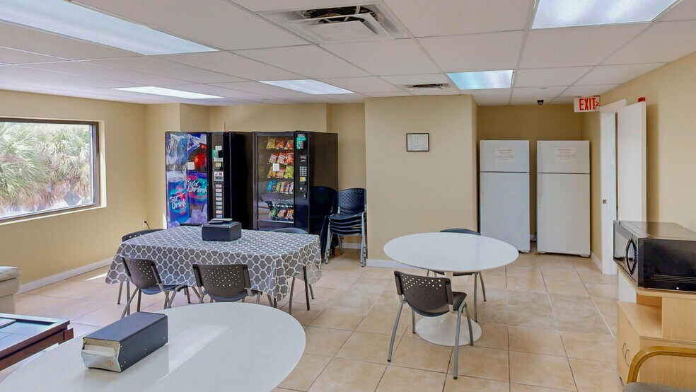 More Photos Of 3800 W Broward Blvd, Fort Lauderdale Office For Sale