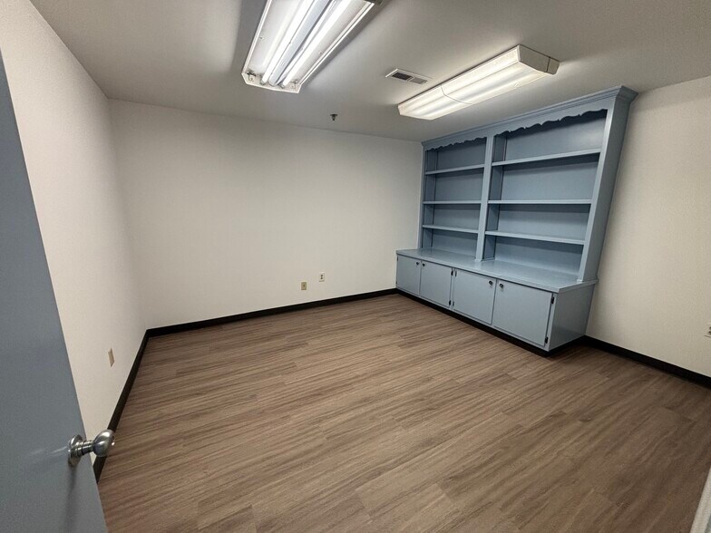 More Photos Of 1040 Higgs Rd, Lewisburg Warehouse For Lease