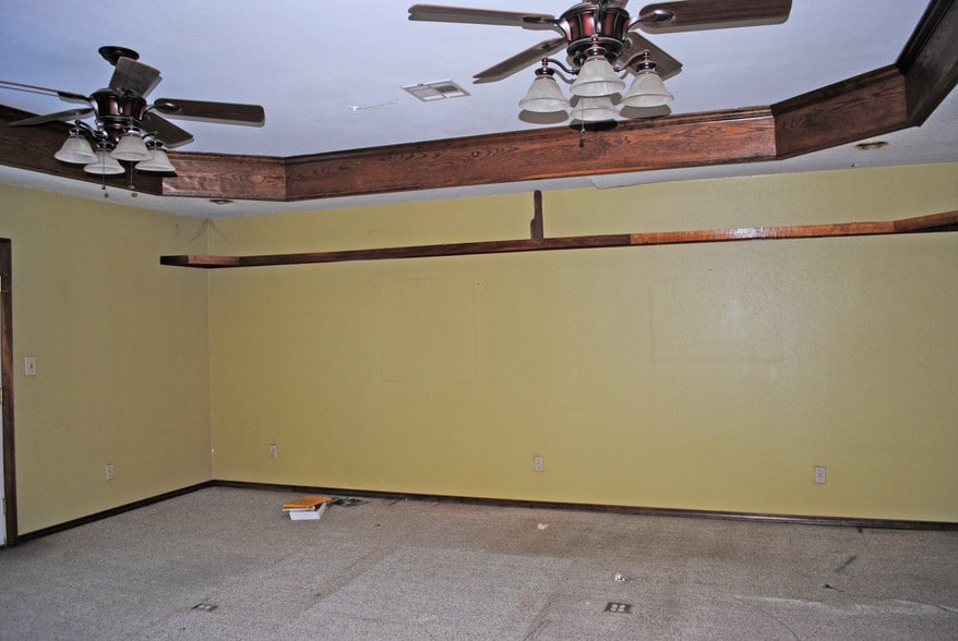 More Photos Of 223-227 S Main St, Wagoner Warehouse For Sale