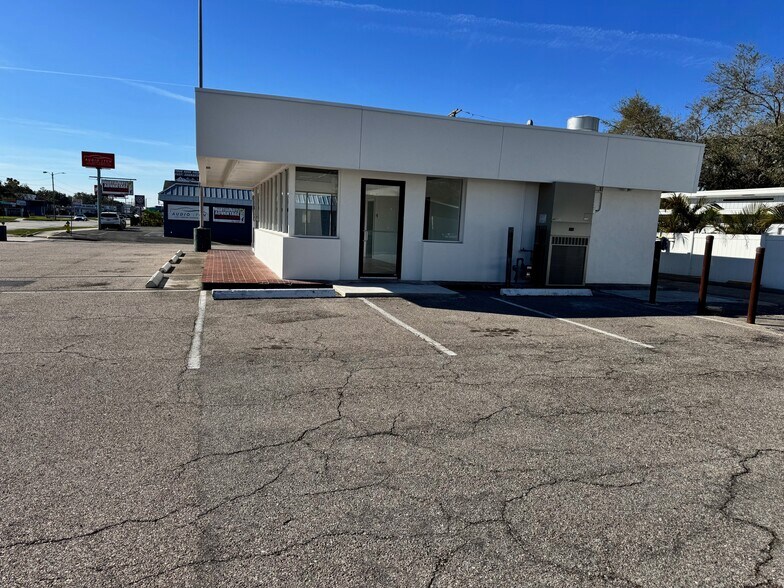 More Photos Of 3307 S Dale Mabry Hwy, Tampa Freestanding For Lease