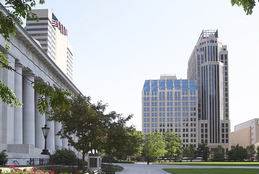 More Photos Of 21 E State St, Columbus Office For Lease