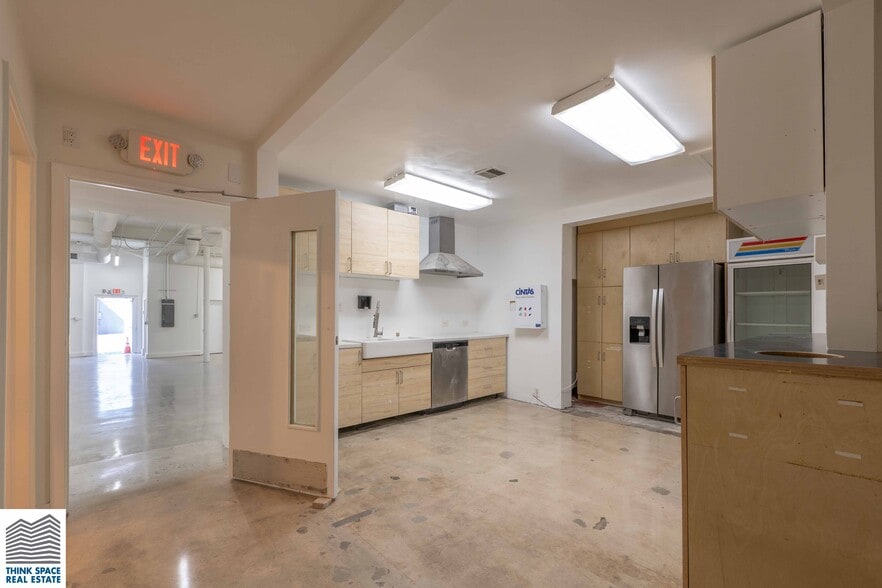 More Photos Of 913-915 N Highland Ave, Los Angeles Showroom For Sale