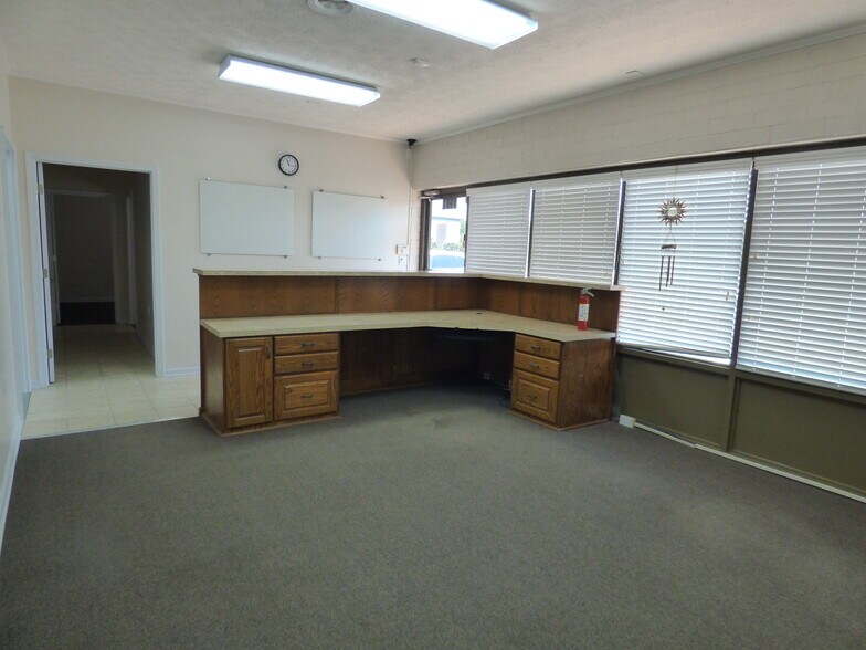 More Photos Of 2978 Gillespie St, Fayetteville Flex For Lease