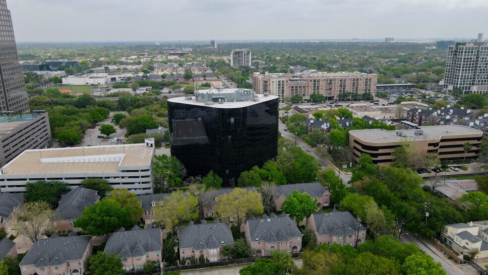 More Photos Of 1800 Bering Dr, Houston Office For Lease