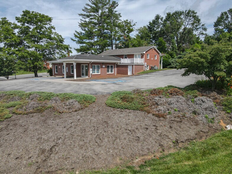 More Photos Of 1201 Elm St, Christiansburg Office For Sale