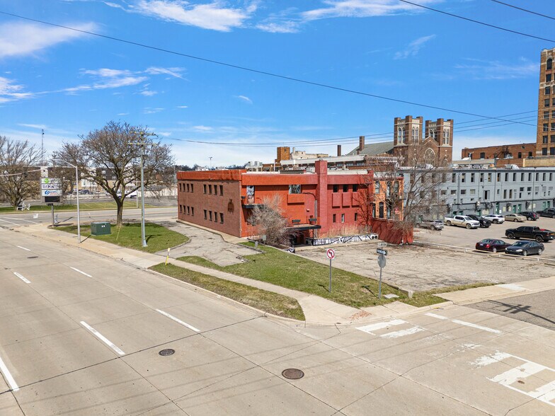 More Photos Of 71-75 W Huron St, Pontiac Office For Sale