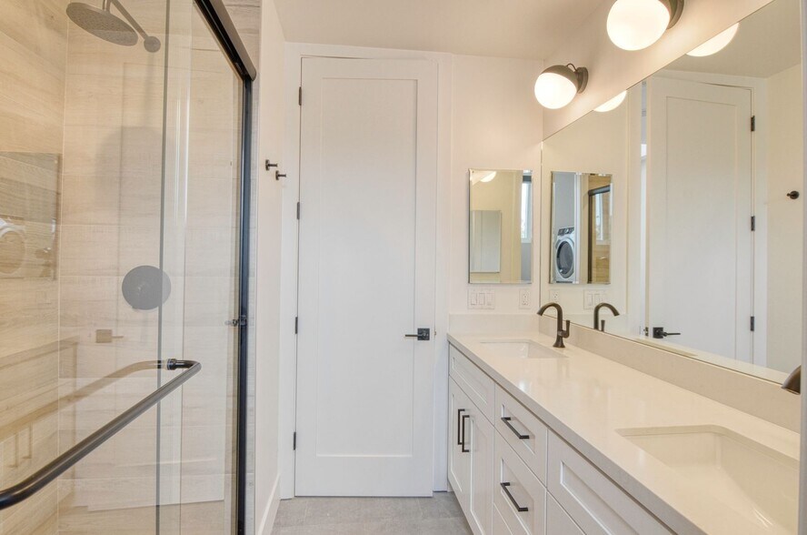 More Photos Of 221 W G St, Encinitas Apartments For Sale