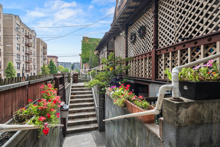 More Photos Of 350 E 193rd St, Bronx Apartments For Sale