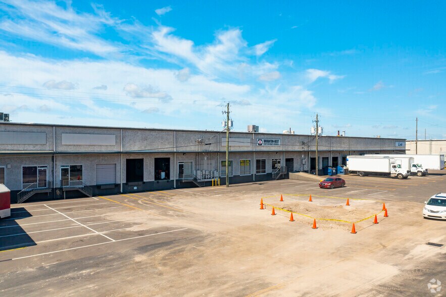 More Photos Of 4901-4971 Distribution Dr, Tampa Distribution For Lease