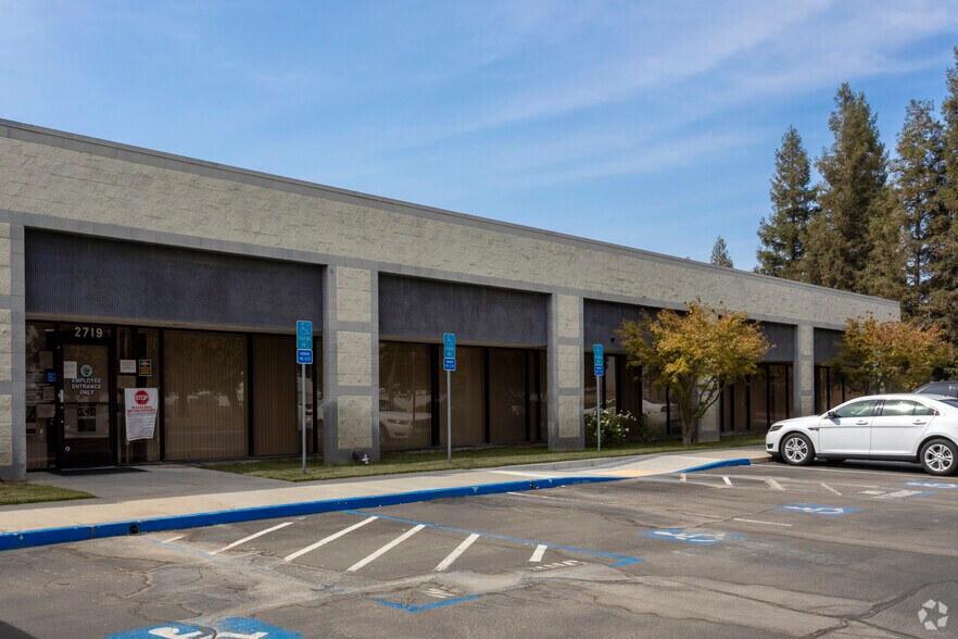 More Photos Of 2590 N Grove Industrial Dr, Fresno Unknown For Lease