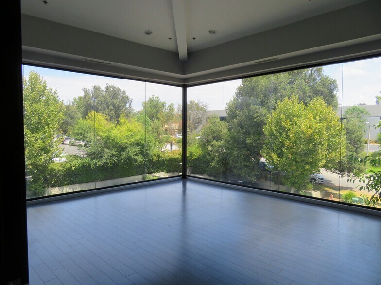 More Photos Of 5115 Clareton Dr, Agoura Hills Medical For Lease