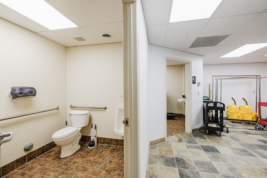 More Photos Of 1120 Hacienda Ranch Rd, Wells Truck Terminal For Lease