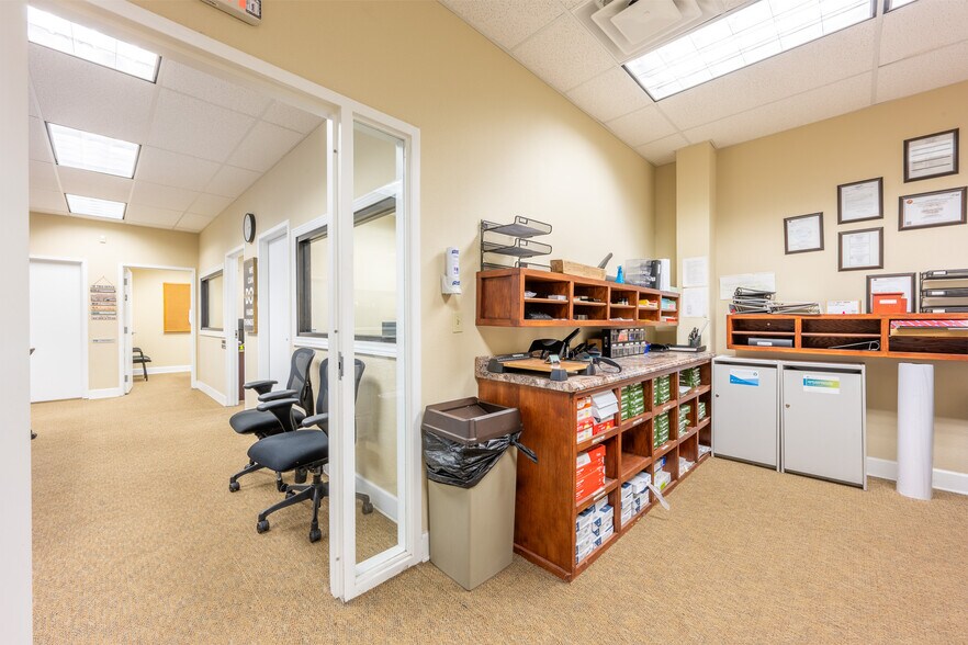 More Photos Of 6380 Phillips Hwy, Jacksonville Office For Lease