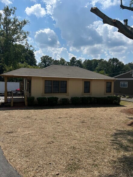 More Photos Of 588 Seminole Dr NE, Marietta Medical For Lease