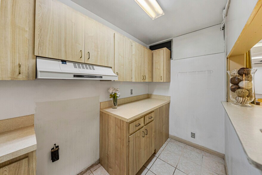 More Photos Of 219 Betty Ln, Clearwater Office Residential For Sale