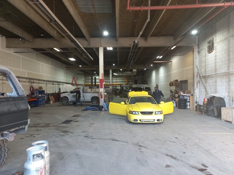 More Photos Of 4357 54 Av SE, Calgary Warehouse For Lease