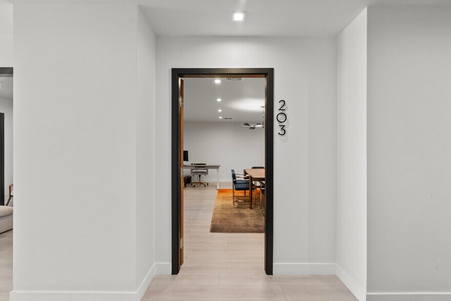 More Photos Of 24325 Main St, Newhall Office For Lease