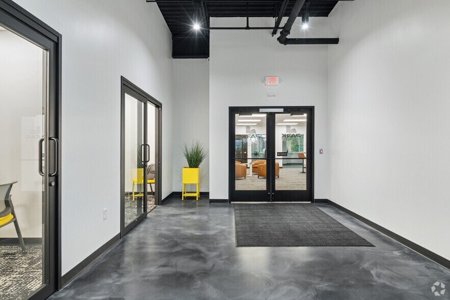 More Photos Of 3500 Packerland Dr, De Pere Office For Lease