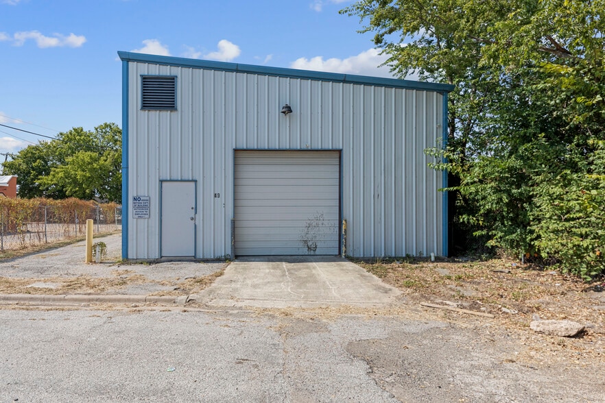 More Photos Of 49 Happy St, Killeen Warehouse For Lease