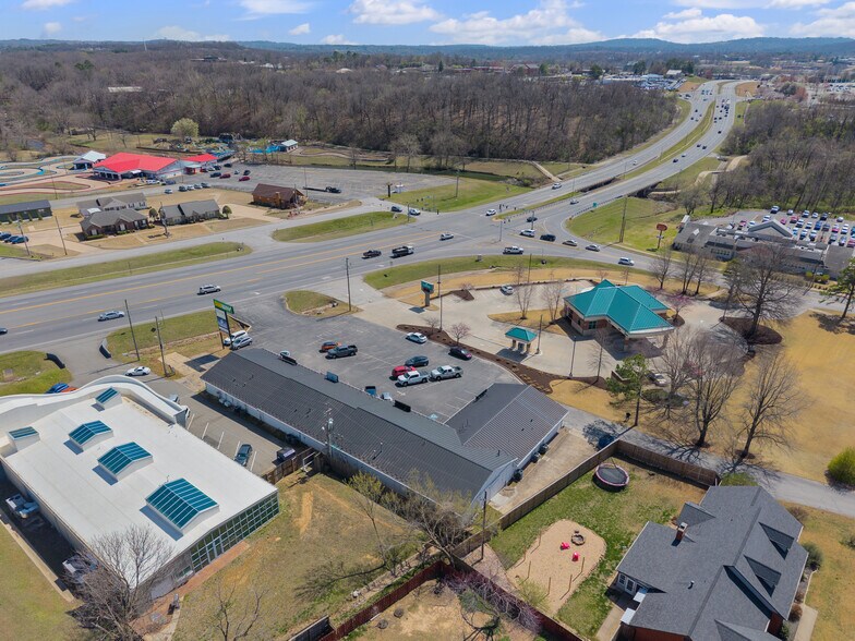 More Photos Of 5204 S Thompson St, Springdale Storefront Retail Office For Lease